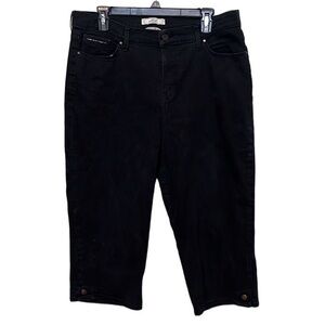 Levi’s Capri Jeans Women’s size 16, Color is Black